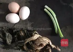 Hunan Cuisine: Illustration of how to make fried eggs with dried vegetables 1