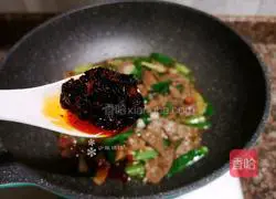 Illustration of how to stir-fry pork liver with garlic sprouts 15