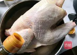 Illustration of how to braise chicken in rice cooker 2