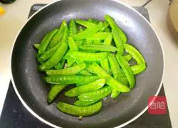 Illustration of how to make fried snow peas with pork belly 9
