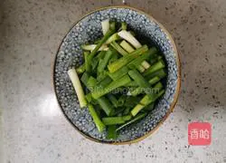 Illustration of how to make scrambled eggs with scallop meat 2