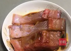 Illustration of how to make steamed catfish belly with red dates and mushrooms 3