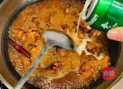 Illustration of how to make spicy braised chicken wings 8