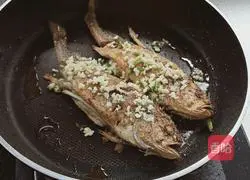 Illustration of how to make pan-fried yellow croaker 7