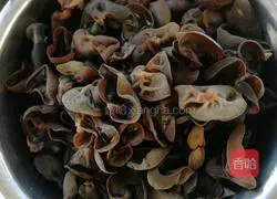 Illustration of how to make fried chicken breast with fungus 2