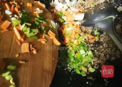 Illustration of how to make dried sesame beans, minced meat and stir-fried pickles 4