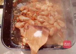 Illustration of braised white-legged shrimp in oil 9