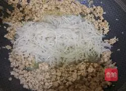 Illustration of how to make pork vermicelli stuffing 10