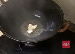 Illustration of how to make pickled cabbage and pork belly vermicelli 4