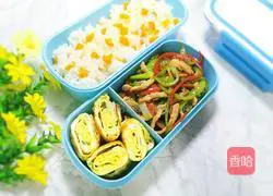 Illustration of how to make green pepper and shredded pork and tamagoyaki bento 17