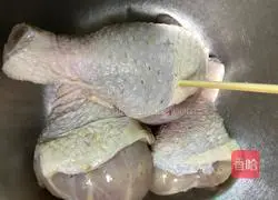 Illustration of how to make crispy fried chicken legs 2