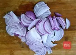 Illustration of how to make fried meat with potatoes and onions 12