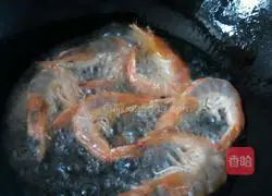  Illustration of how to make braised prawns in oil 6