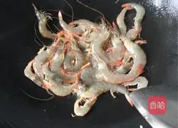 Illustration of how to make rice wine shrimp 4