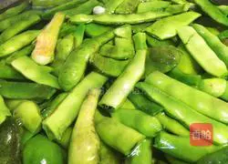 Illustration of how to cook ribs and beans 1