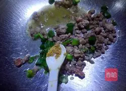 Illustration of how to make minced pork and lettuce 7