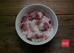 Illustration of how to make fried meat with celery 1