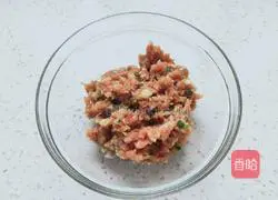 Illustration of how to make loofah stuffed meat 2