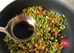 Illustration of how to stir-fry minced meat with garlic 9