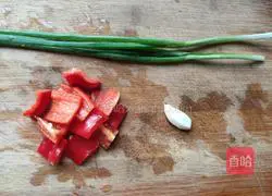 Illustration of how to make stir-fried minced pork and lotus root slices 3