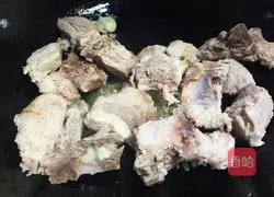 Illustration of how to make pork ribs and roasted beans 3