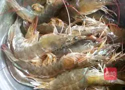 Illustration of how to make salt and pepper shrimp 1