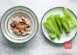 Illustration of how to make fried and stuffed green peppers 3