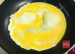 Illustration of how to make scrambled eggs with scallops and garlic sprouts 4