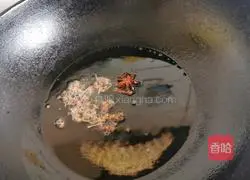 Illustration of how to make potato and chicken nuggets 4