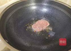 Illustration of how to stir-fry carrots with garlic sprouts and minced meat 4