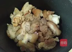 Illustration of making sauce-flavored pig's feet 1