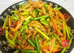 Shredded pork with garlic sprouts Practice illustration 17