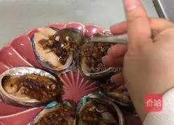 Illustration of how to make steamed abalone with garlic 7