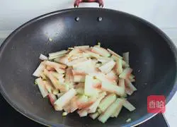 Illustration of how to make stir-fried meat with watermelon rind 8