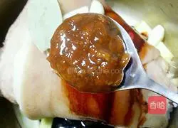 Illustration of how to make secret sauce elbow 6