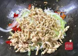 Illustration of how to make stir-fried shredded pork with cabbage stems, celery and celery 16