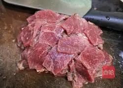 Illustration of how to make stir-fried horse meat 1