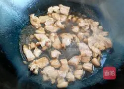 Illustration of how to make fried meat with celery 4