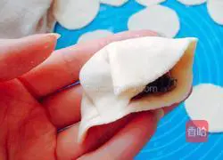 Chives Illustration of how to make pork dumplings 12