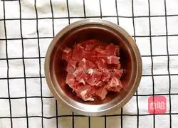 Illustration of French red wine braised beef 5