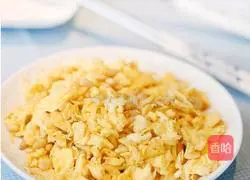 Illustration of how to make fried pine nuts with eggs 6