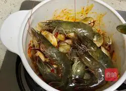 Illustration of how to make flower nail powder 6