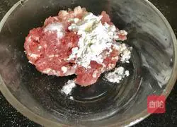 Illustration of how to make fresh tea tree mushrooms with minced meat 3