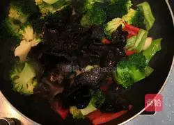 Illustration of how to make stir-fried broccoli 3