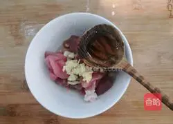 Illustration of how to make stir-fried lotus root 3