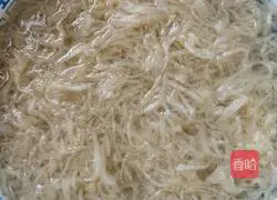 Illustration of how to make braised vermicelli with pickled cabbage and pork 1