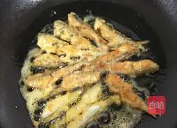 Illustration of how to make dry fried river fish 7