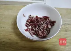 Garlic Illustration of how to make stir-fried beef 3