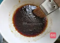 Illustration of how to make grilled chicken leg skewers 12