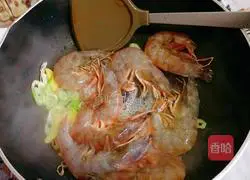 Braised Prawns#New Year's Eve Dinner Recipe Illustration 3